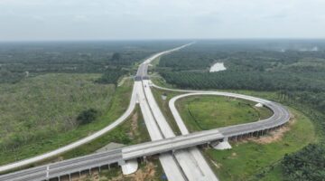 CERAH: Tampak udara ruas Tol Binjai–Langsa di Sumatera Utara. PT Hutama Karya akan memberlakukan uji coba contraflow di KM 55, kawasan Jembatan Batang Serangan, mulai 6–12 Agustus 2026 sebagai bagian dari persiapan pekerjaan pemeliharaan oprit jembatan demi menjaga keamanan, keselamatan, dan kelancaran lalu lintas (Dok. Hutama Karya)