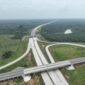 CERAH: Tampak udara ruas Tol Binjai–Langsa di Sumatera Utara. PT Hutama Karya akan memberlakukan uji coba contraflow di KM 55, kawasan Jembatan Batang Serangan, mulai 6–12 Agustus 2026 sebagai bagian dari persiapan pekerjaan pemeliharaan oprit jembatan demi menjaga keamanan, keselamatan, dan kelancaran lalu lintas (Dok. Hutama Karya)