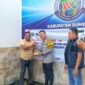 BERSINERGI: Ketua IWO Kabupaten Sumenep, Imam Musta'in Ramli, bersama Kapolresta Sumenep Kombes Pol Ariek Indra Sentanu saat merayakan syukuran HUT ke-14 IWO. Keduanya turut memperkuat silaturahmi dan sinergi antara insan pers dan kepolisian (Mufti Che - Seputar Jatim)