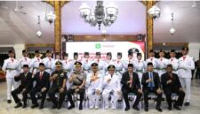 BERSEMANGAT: Bupati Sumenep, bersama jajaran Forkopimda dan anggota Paskibraka Kabupaten Sumenep 2026 berfoto bersama usai pengukuhan di Pendopo Agung Keraton Sumenep (Dok. Seputar Jatim)