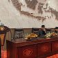 RAPAT: Wakil Bupati Sumenep, Imam Hasyim, saat membacakan Nota Keuangan Raperda Perubahan APBD Tahun Anggaran 2026 dalam rapat paripurna DPRD Sumenep (Dok. Seputar Jatim)