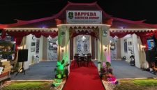 MEGAH: Stan Pameran Bappeda Sumenep di Madura Night Vaganza 2026 bernuansa pendopo keraton (Dok. Seputar Jatim)