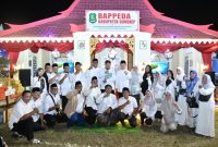 KOMPAK: Momen foto bersama di stan pameran Bappeda Sumenep dalam gelaran Madura Night Vaganza (MNV) 2026 (Dok. Seputar Jatim)
