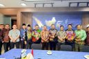 SWAFOTO: Bupati Sumenep, Achmad Fauzi Wongsojudo (tengah) bersama jajaran dan perwakilan Kementerian Perhubungan RI dalam audiensi membahas penguatan konektivitas transportasi laut serta pengembangan pelabuhan di Kabupaten Sumenep (Dok. Seputar Jatim)