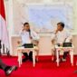 BERBINCANG: Bupati Sumenep, Achmad Fauzi Wongsojudo, bersama sejumlah kepala dinas saat berdiskusi dengan Kamura terkait rencana pengusulan KEK Tembakau Madura (Dok. Seputar Jatim)