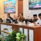 FOKUS: Suasana FGD bertajuk “Strategi Pengentasan Kemiskinan Berbasis Pengembangan Wilayah dan Pemberdayaan Masyarakat” yang digelar Bappeda Sumenep di Ruang Potre Koneng (Dok. Seputar Jatim)