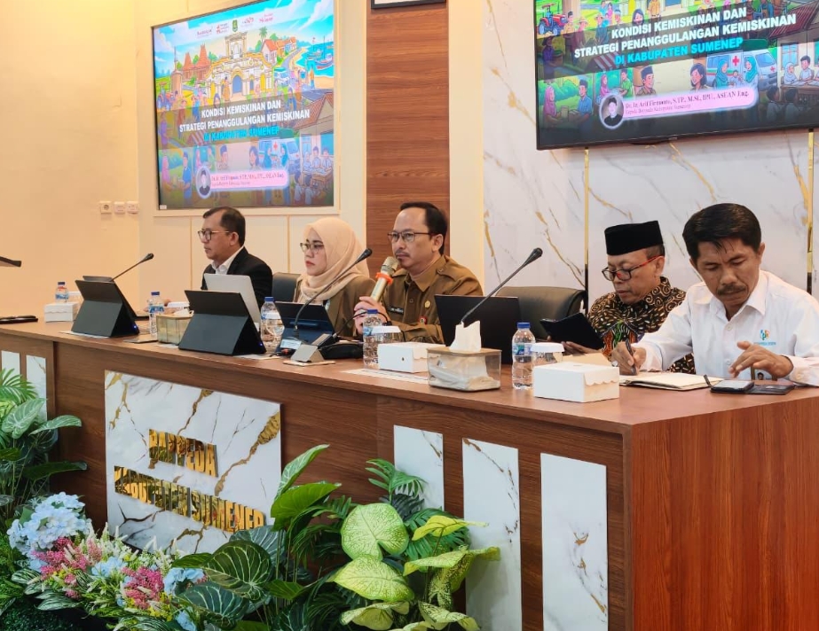 FOKUS: Suasana FGD bertajuk “Strategi Pengentasan Kemiskinan Berbasis Pengembangan Wilayah dan Pemberdayaan Masyarakat” yang digelar Bappeda Sumenep di Ruang Potre Koneng (Dok. Seputar Jatim)
