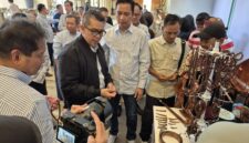 BERBINCANG: Pameran produk UMKM binaan Kangean Energy Indonesia (KEI) pada kegiatan Lokakarya Media SKK Migas Jabanusa 2026 di Yogyakarta (Dok. Seputar Jatim)