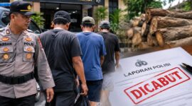 ILUSTRASI : Tiga tersangka kasus dugaan pencurian kayu di Nonggunong, Sumenep, yang telah dipulangkan setelah perkara tersebut dicabut oleh pelapor (Dok. Seputar Jatim)