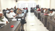 DIALOG: Sejumlah ulama dan habaib saat mendatangi Kantor DPRD Sumenep dalam dialog membahas maraknya tempat hiburan malam di Kabupaten Sumenep bersama Ketua dan sejumlah anggota DPRD Sumenep (Dok. Seputar Jatim)