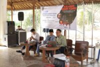 MENYAMPAIKAN: Suasana diskusi yang digelar PBH Jatim soal pertambangan ilegal dan kerusakan lingkungan di Kabupaten Sumenep (Dok. Seputar Jatim)