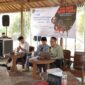 MENYAMPAIKAN: Suasana diskusi yang digelar PBH Jatim soal pertambangan ilegal dan kerusakan lingkungan di Kabupaten Sumenep (Dok. Seputar Jatim)