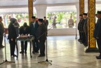 KHIDMAT: Proses pelantikan dan pengambilan sumpah jabatan berlangsung di Pendopo Agung Keraton Sumenep (Dok. Seputar Jatim)