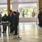 KHIDMAT: Proses pelantikan dan pengambilan sumpah jabatan berlangsung di Pendopo Agung Keraton Sumenep (Dok. Seputar Jatim)
