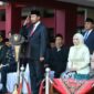 KHIDMAT: Bupati Sumenep Achmad Fauzi Wongsojudo saat memberikan penghormatan pada upacara peringatan Hari Kesaktian Pancasila di Halaman Kantor Bupati (Dok. Seputar Jatim)