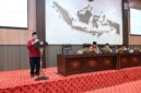MEMBACAKAN: Wakil Bupati Sumenep, Imam Hasyim saat mewakili Bupati Achmad Fauzi Wongsojudo, dalam Rapat Paripurna DPRD Kabupaten Sumenep (Dok. Seputar Jatim)