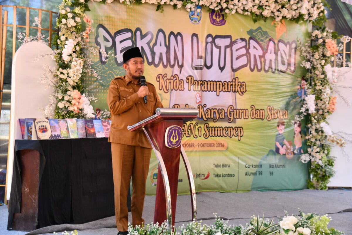 TEGAS: Bupati Sumenep, Achmad Fauzi Wongsojudo, saat memberikan sambutan pada kegiatan Pekan Literasi 2026 di SMAN 1 Sumenep (Dok. Seputar Jatim)