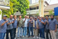 KOMPAK: Foto bersama Pengurus SMSI Jatim dengan SMSI Sumenep, usai rapat bersama (Dok. Seputar Jatim)