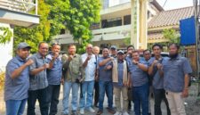 KOMPAK: Foto bersama Pengurus SMSI Jatim dengan SMSI Sumenep, usai rapat bersama (Dok. Seputar Jatim)