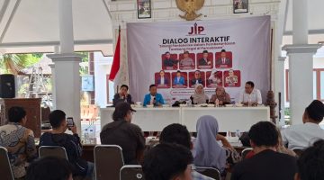 FOKUS: Suasana dialog interaktif persoalan tembang ilegal yang digelar JIP di Pendopo Wakil Bupati Pamekasan (Dok. Seputar Jatim)
