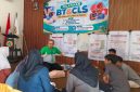 FOKUS: Tim Trainer Professional Training Center (PTC) memberikan penjelasan materi pelatihan Basic Trauma Cardiac Life Support (BTCLS) kepada para peserta di Kabupaten Pamekasan (Mufti Che - Seputar Jatim)