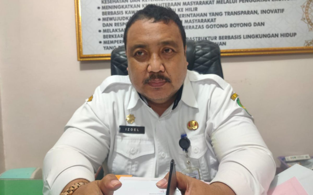 TEGAS: Kepala DPMD Sumenep, Achmad Dzulkarnain, saat ditemui di ruang kerjanya (Dok. Seputar Jatim)