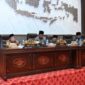 SERIUS: Suasana rapat paripurna yang membahas Rancangan Peraturan Daerah (Raperda) APBD 2027 di DPRD Kabupaten Sumenep (Dok. Seputar Jatim)