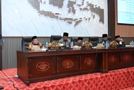 SERIUS: Suasana rapat paripurna yang membahas Rancangan Peraturan Daerah (Raperda) APBD 2027 di DPRD Kabupaten Sumenep (Dok. Seputar Jatim)