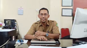 TERSENYUM: Sekretaris Disperkimhub Sumenep, Agus Adi Hidayat (Foto Istimewa)