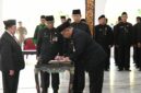 PELANTIKAN: Wakil Bupati Sumenep KH. Imam Hasyim saat menghadiri pelantikan dan pengambilan sumpah/janji 129 kepala sekolah di lingkungan Pemerintah Kabupaten Sumenep, di Pendopo Agung Keraton Sumenep (Dok.Seputar Jatim)
